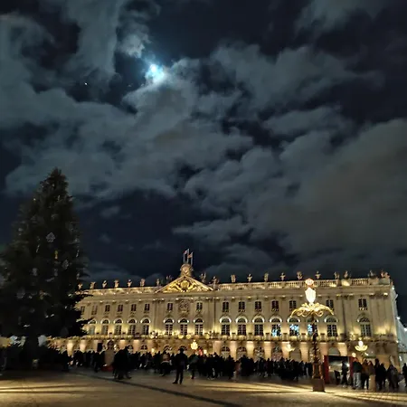 Proche De Centre, Cinema Renove Avec Parking Gratuit * Нанси