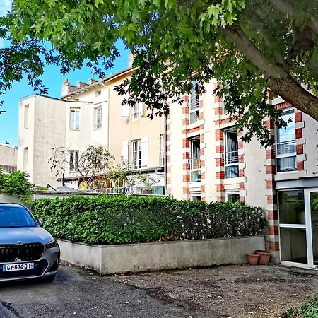 Proche De Centre, Cinema Renove Avec Parking Gratuit Appartement *