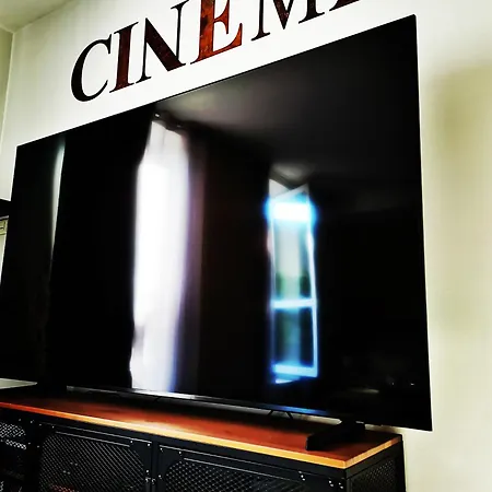 Proche De Centre, Cinema Renove Avec Parking Gratuit *