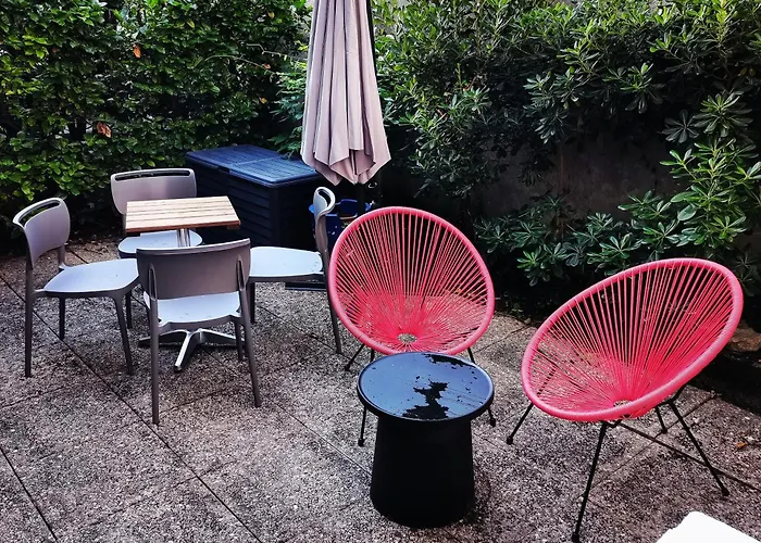 Proche De Centre, Cinema Renove Avec Parking Gratuit *